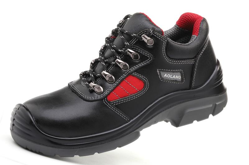 安全工作鞋在机械制造行业中的防护作用